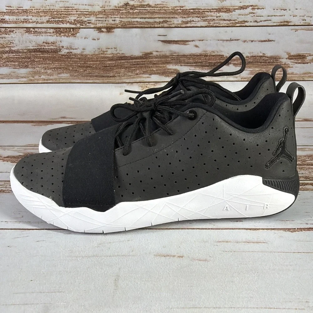 Nike Air Jordan Breakout 23 Black White Mens Size 10.5 Trainers 881449-001